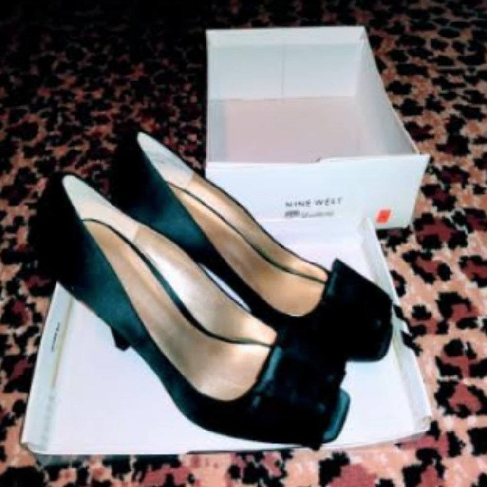 Women's Nine west satin kitten heel